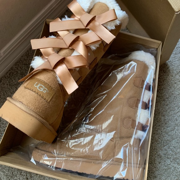 Ugg Bailey Boots - Picture 1 of 3